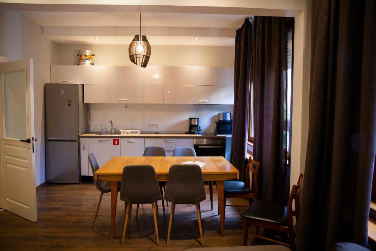 Central Sofia 3-Bedroom Apartment - Urban Art Gallery - Free Parking! Экстерьер фото
