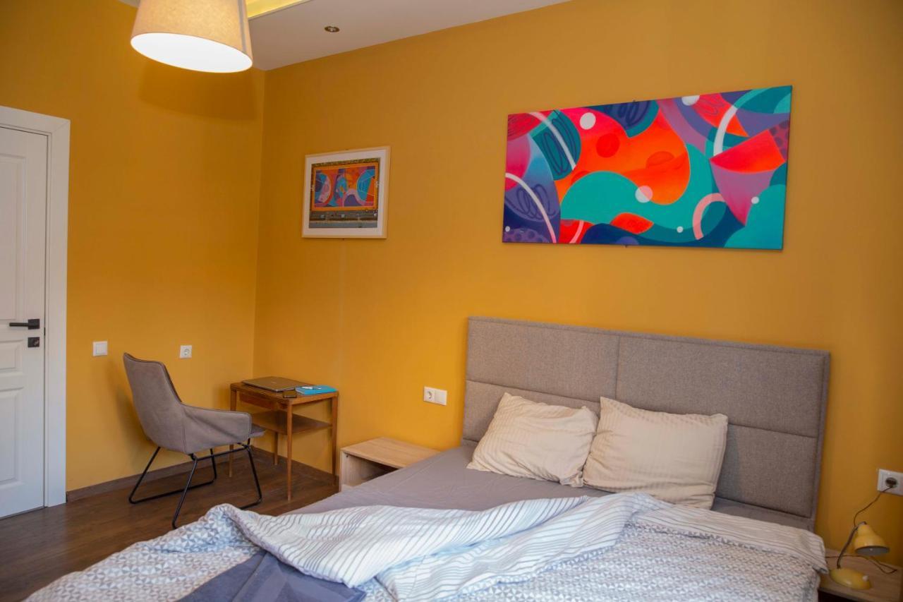 Central Sofia 3-Bedroom Apartment - Urban Art Gallery - Free Parking! Экстерьер фото