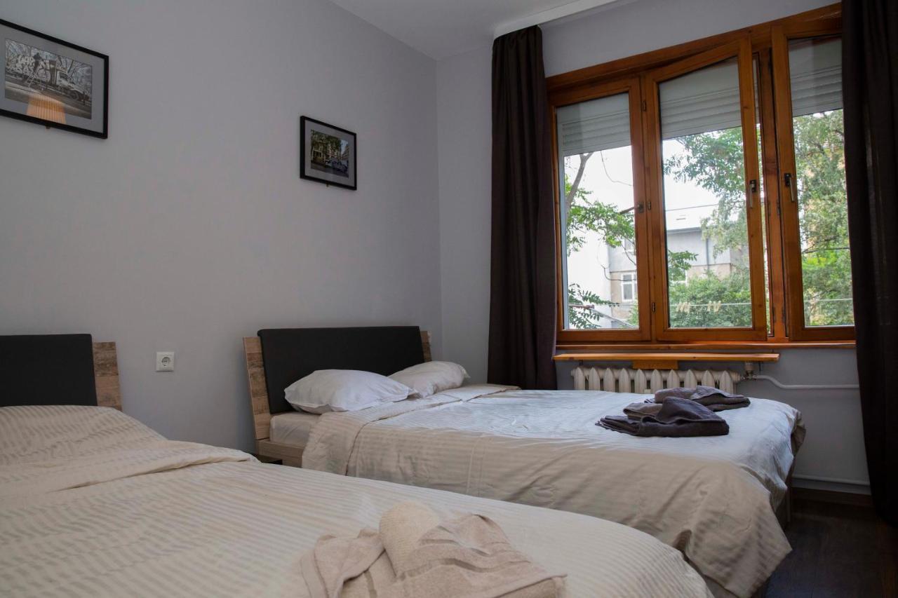 Central Sofia 3-Bedroom Apartment - Urban Art Gallery - Free Parking! Экстерьер фото